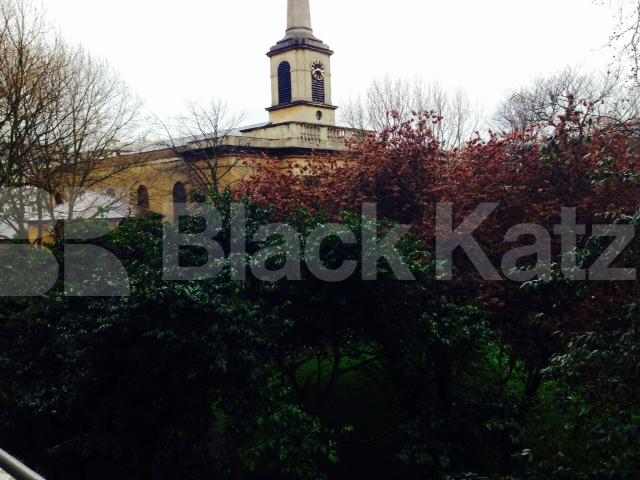 			New Instruction good for 4 sharers , 3 Bedroom, 1 bath, 1 reception Flat			 King Square, CLERKENWELL